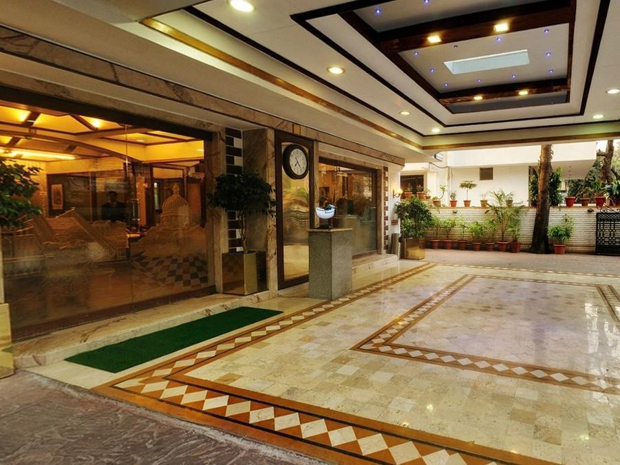 Отель Regal Enclave Мумбаи Экстерьер фото